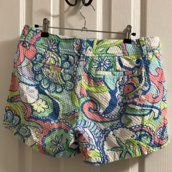 Lilly Pulitzer Colorful Paisley Women's Shorts. Size-6 - Picture 2 of 3